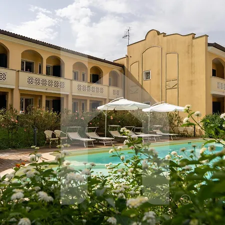 Homiday - Rosella Lägenhetshotell 4*