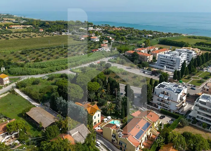 Homiday - Rosella Lägenhetshotell 4*