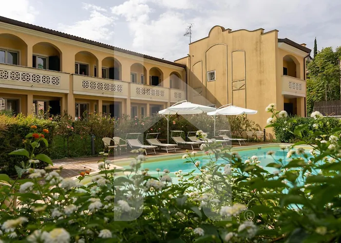 Lägenhetshotell Homiday - Rosella 4*