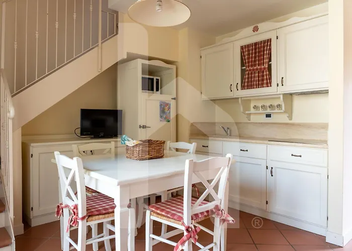 Lägenhetshotell Homiday - Rosella 4*