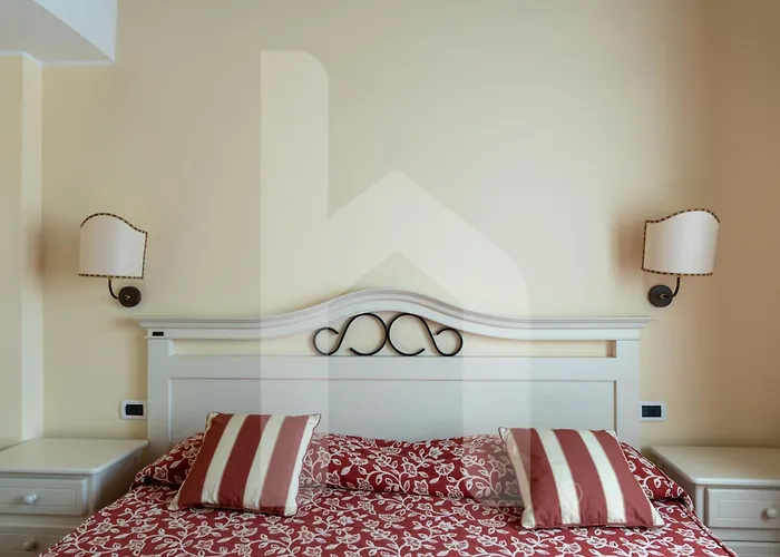 Lägenhetshotell Homiday - Rosella 4*