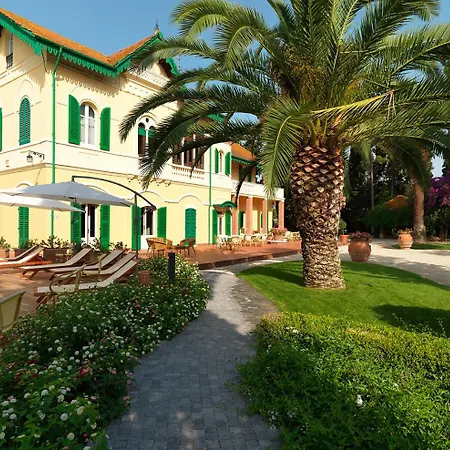 Lägenhetshotell Rosella 4*