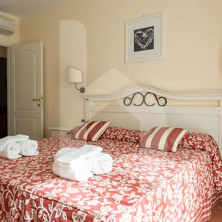 Homiday - Rosella Aparthotel