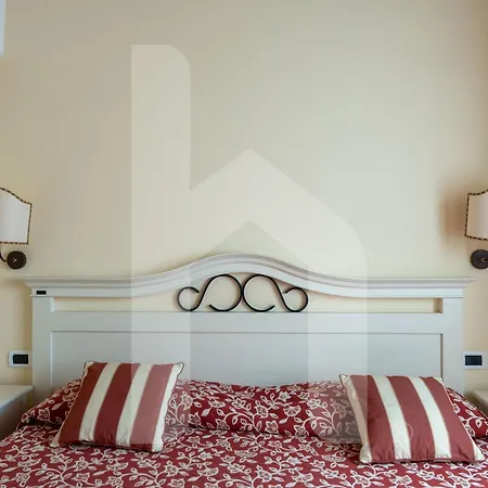 Aparthotel Homiday - Rosella 4*