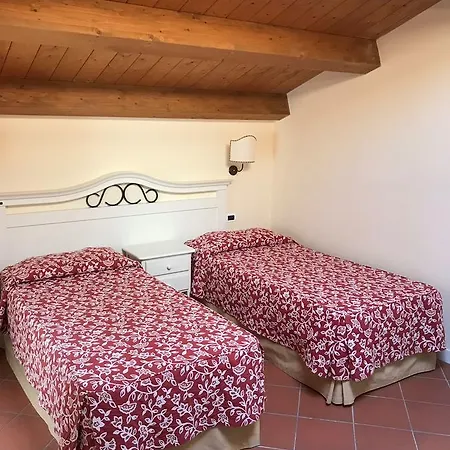 Lägenhetshotell Rosella 4*