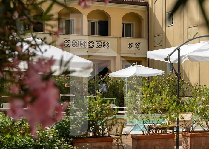 Апарт-отель Homiday - Rosella 4*