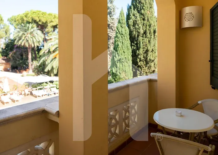 Апарт-отель Homiday - Rosella 4*